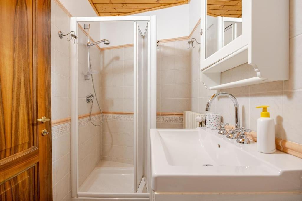 Apartment 8 Posti Letto Con Wifi Free, Netflix Vicino Al Di Tenno Balbido-rango